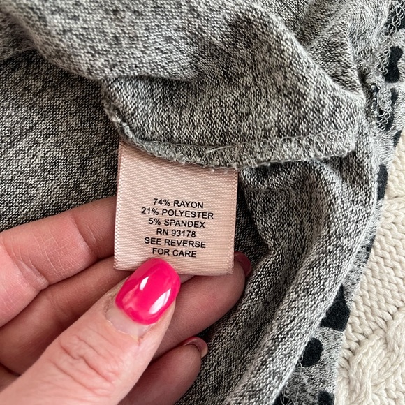 Philosophy Gray with Black Heart Design Long Sleeve Top Women’s Size Medium - Picture 9 of 13